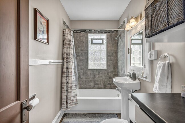 Foto del edificio - 817 Bell Ave