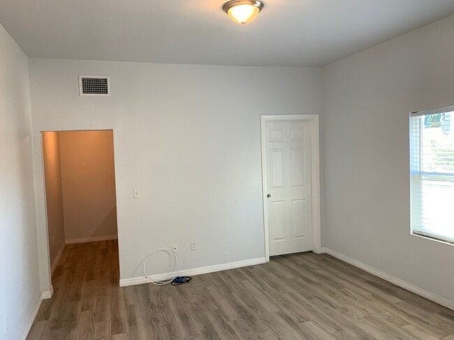 Foto del edificio - 1 Bed/1 Bath - Unit 2
