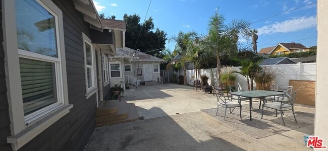 Foto del edificio - 2928 S Halldale Ave