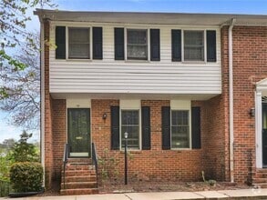 Building Photo - 6520 Roswell Rd