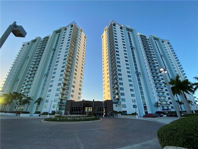 Building Photo - 2681 N Flamingo Rd