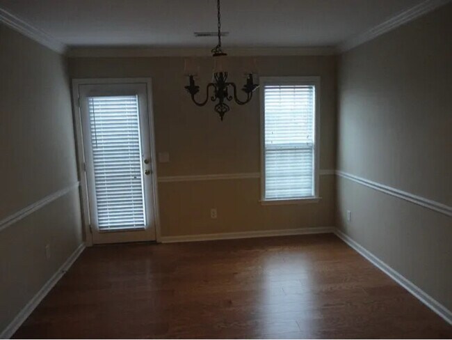 Foto del edificio - 521 Brummell Ln