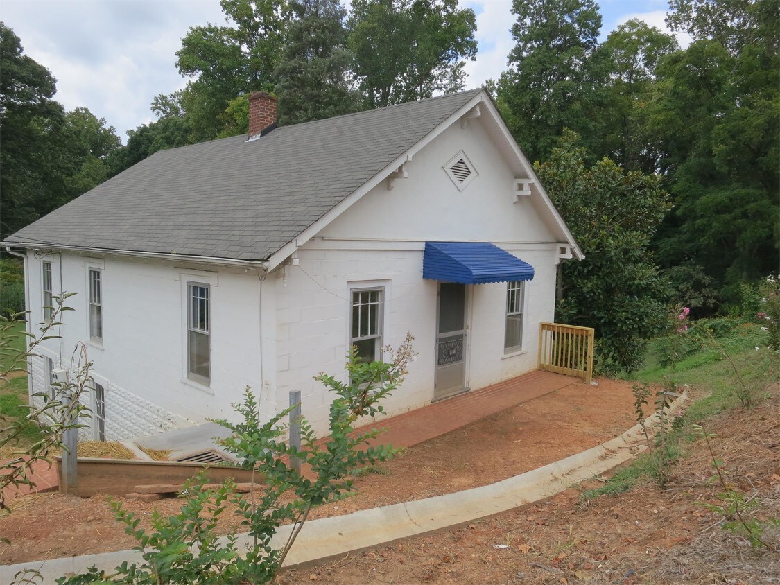 Primary Photo - 3136 Reynolda Rd
