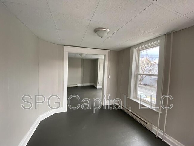 Foto del edificio - 208 W Main St