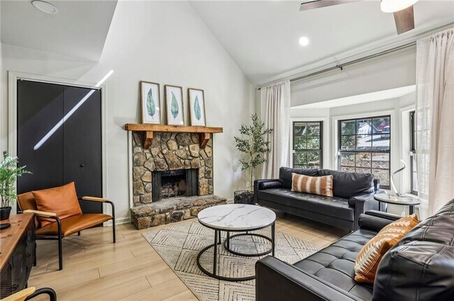 Foto del edificio - 2158 Wells Dr SE