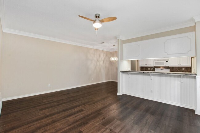 Building Photo - 2208 Indian Trail - Unit B