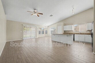 Building Photo - 2272 E Remington Pl