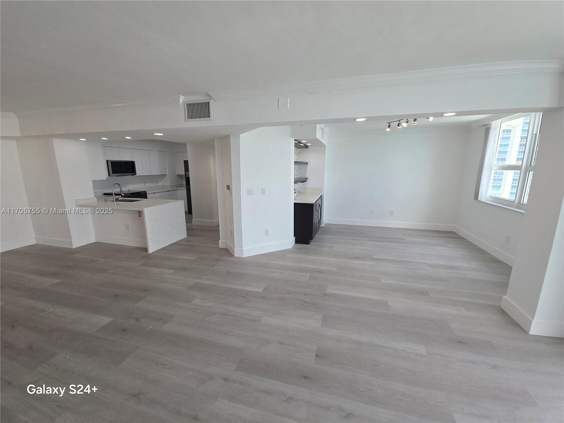 Foto principal - 1155 Brickell Bay Dr