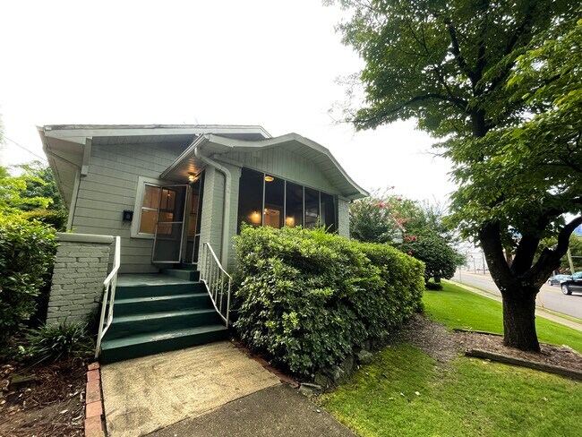 Exterior - 908 Oxmoor Rd