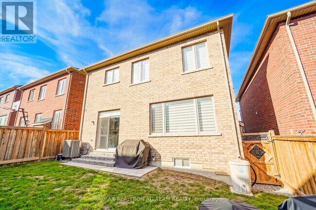 Photo du bâtiment - 1109 Baltic Ln