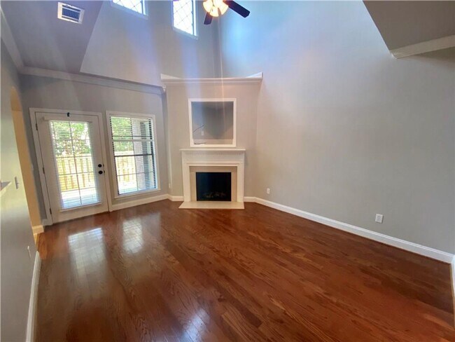 Foto del edificio - 1994 Stephanie Ct