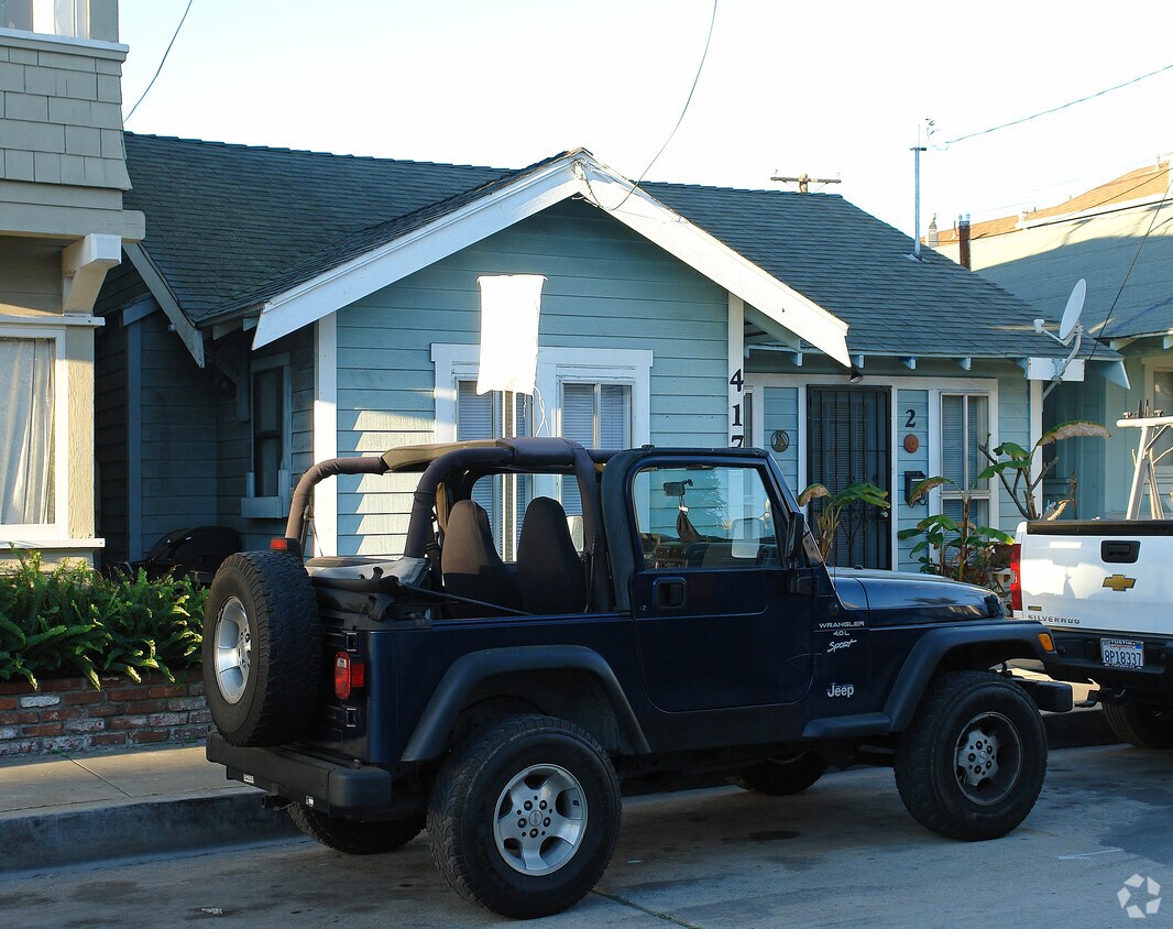 Building Photo - 417 E Bay Ave