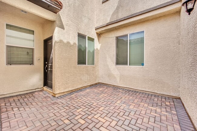 Building Photo - COMING SOON!  ADORABLE HOME NEAR HOLLYWOOD & E SAHARA!