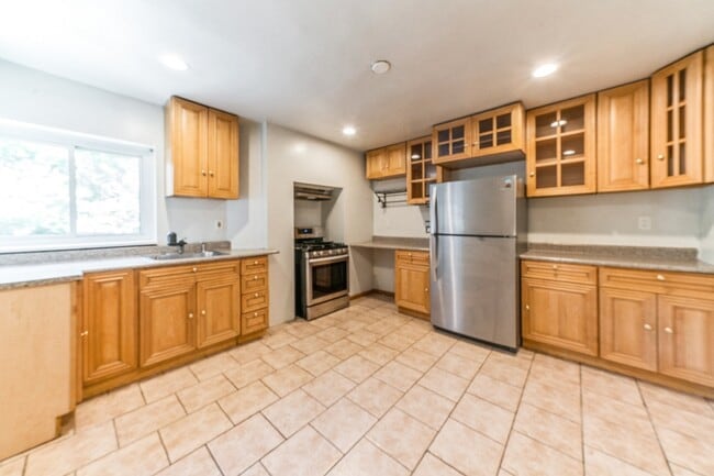 Building Photo - 357 Pacific Ave