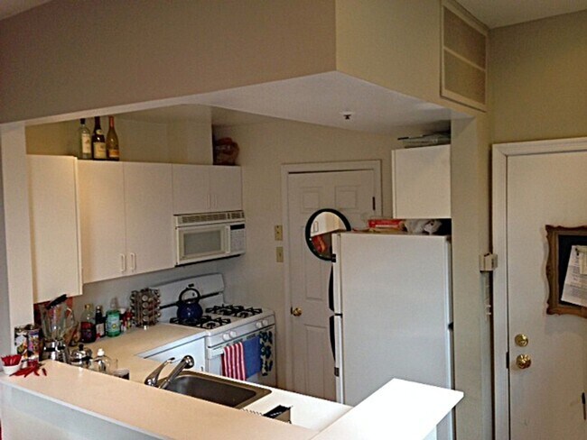 Foto del edificio - Charming 1BD/1BA Adam's Morgan Delight with Balcony, W/D