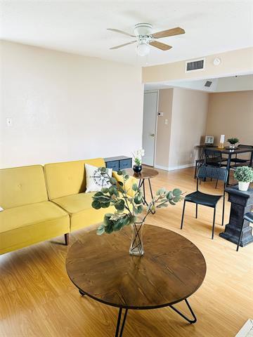 Foto del edificio - 7431 Holly Hill Dr