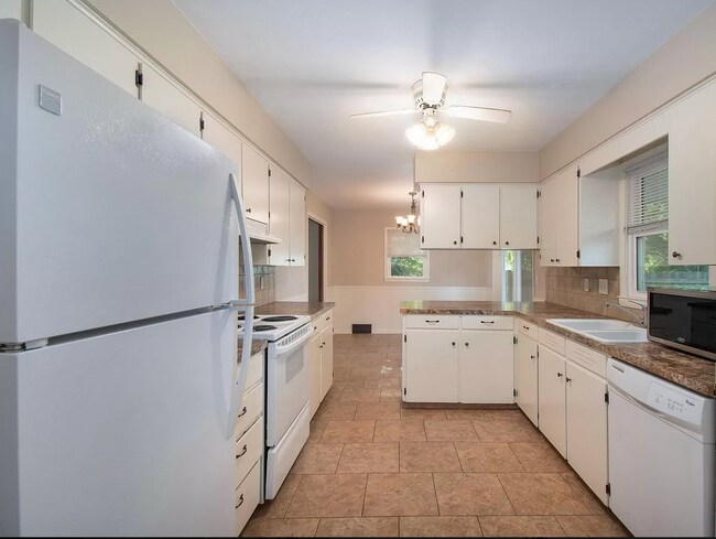 Building Photo - Close To Interstate & 4th Non-Conforming B...