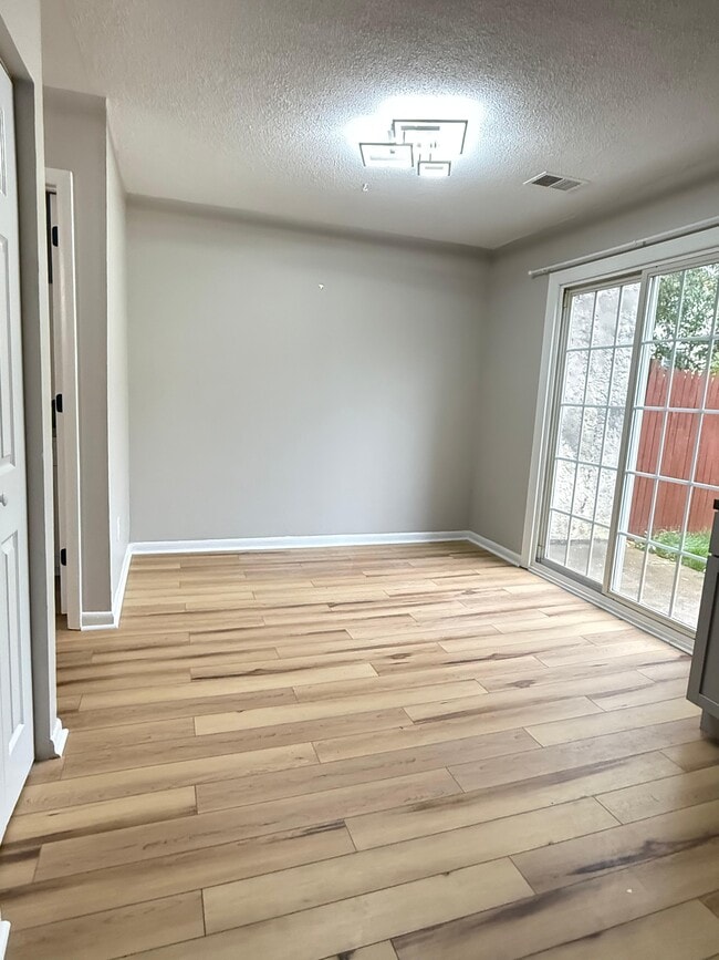 Foto del edificio - 1905 Walnut Ridge Dr