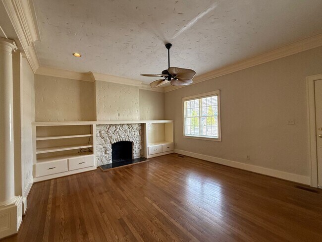 Building Photo - 200 Ridgeway Dr