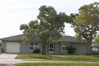 Building Photo - 2324 Country Club Blvd
