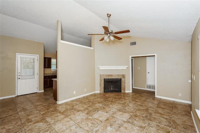 Foto del edificio - 7937 Camelot Rd