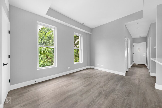 Foto del edificio - 1035 N Washtenaw Ave