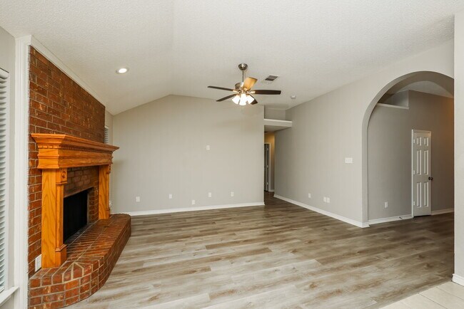 Building Photo - 1506 Chapman Dr