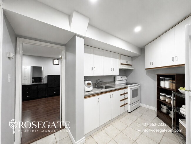 Photo du bâtiment - Spacious 2-Bedroom Basement Apartment with Walk-In Closet – Mississauga