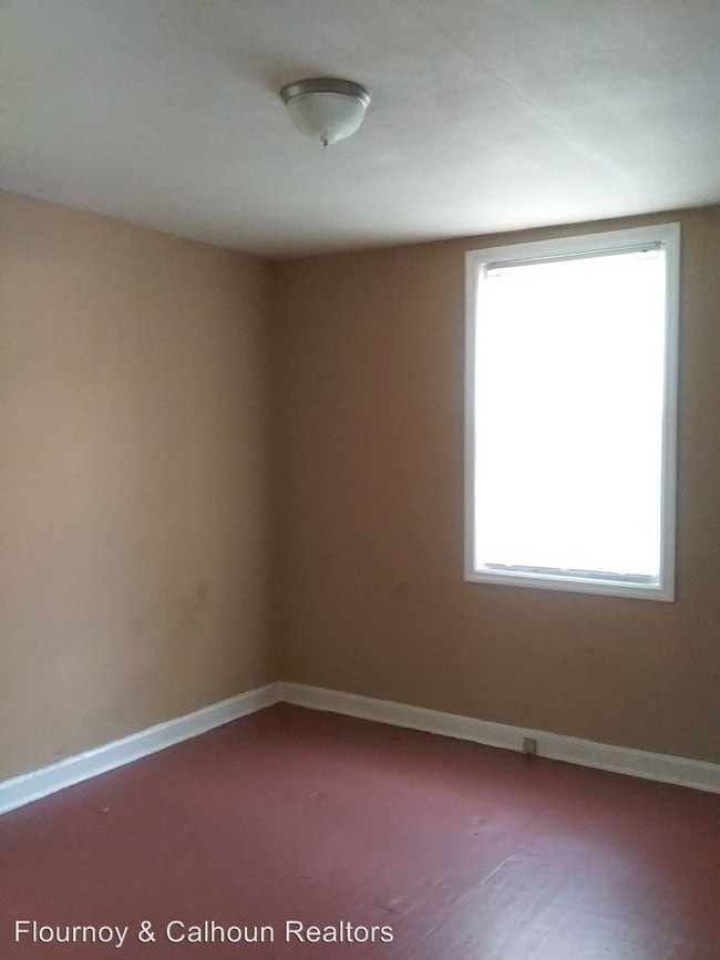 Building Photo - 2 br, 1 bath Apartment - 169 Munson Drive