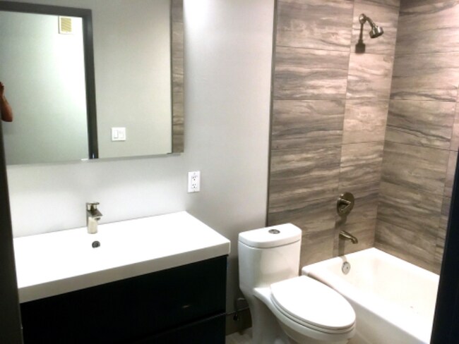 Building Photo - 9107 SW Monterey Pl