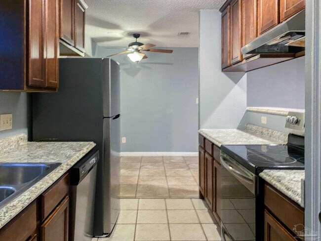 Foto del edificio - 7811 Coronet Ln