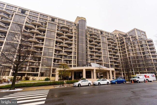 Building Photo - 1530 Key Blvd