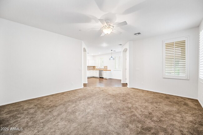 Foto del edificio - 2554 E Vermont Dr