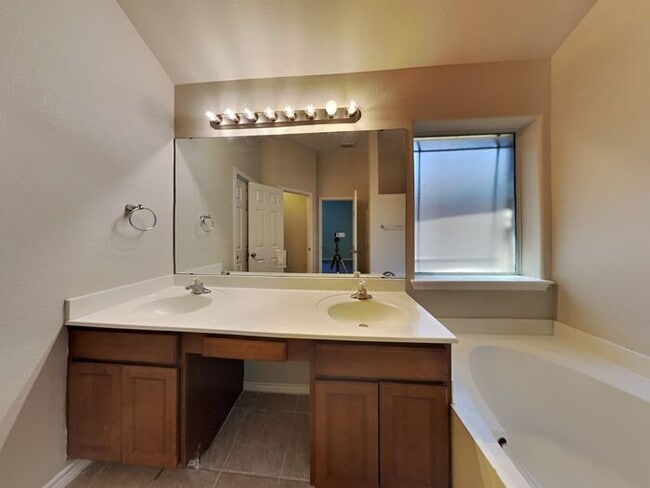 Building Photo - 7237 Dunn's Point Dr