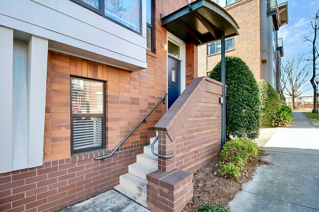 Building Photo - 608 Garden District Dr