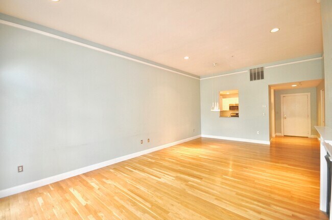 Foto del edificio - 342 Bunker Hill St