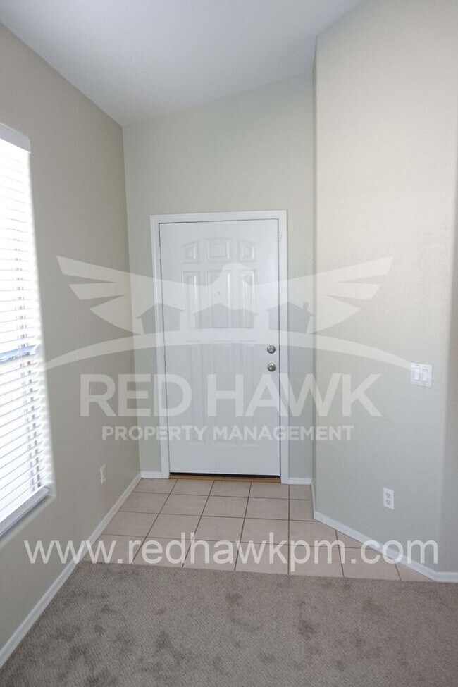 Building Photo - Freshly Painted Three Bedroom, Two Bathroo...