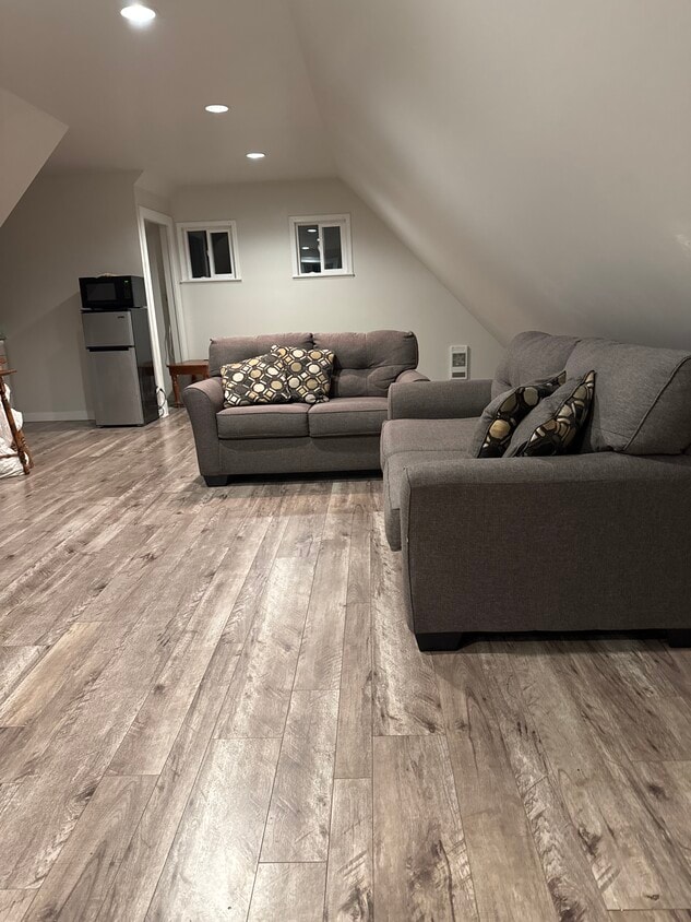 This is a suite on top of the garage. garag loft self contained suite you have your own private f - 210 Sixth Av