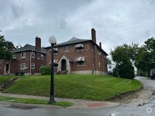 Front view - 2530 Hansford Pl