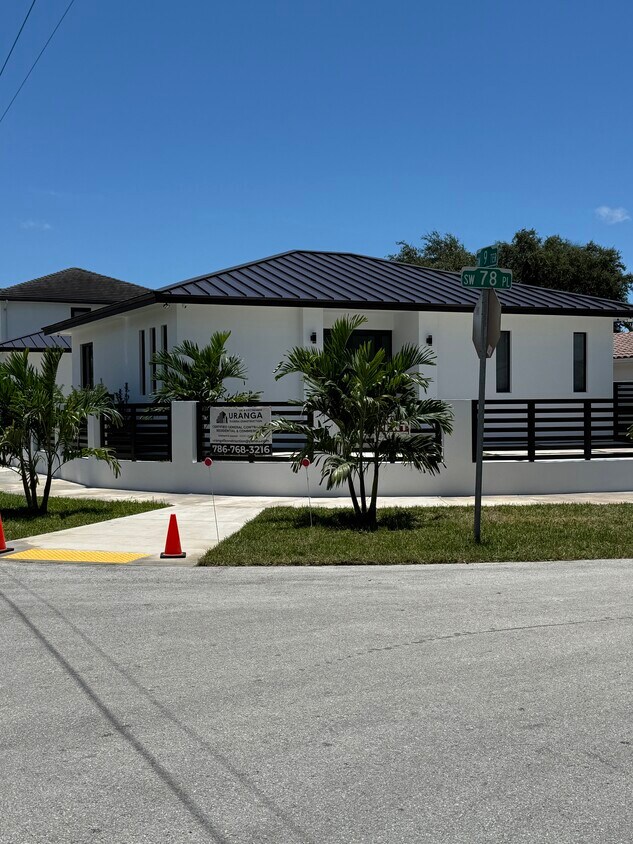 Foto principal - 920 SW 71st Ave