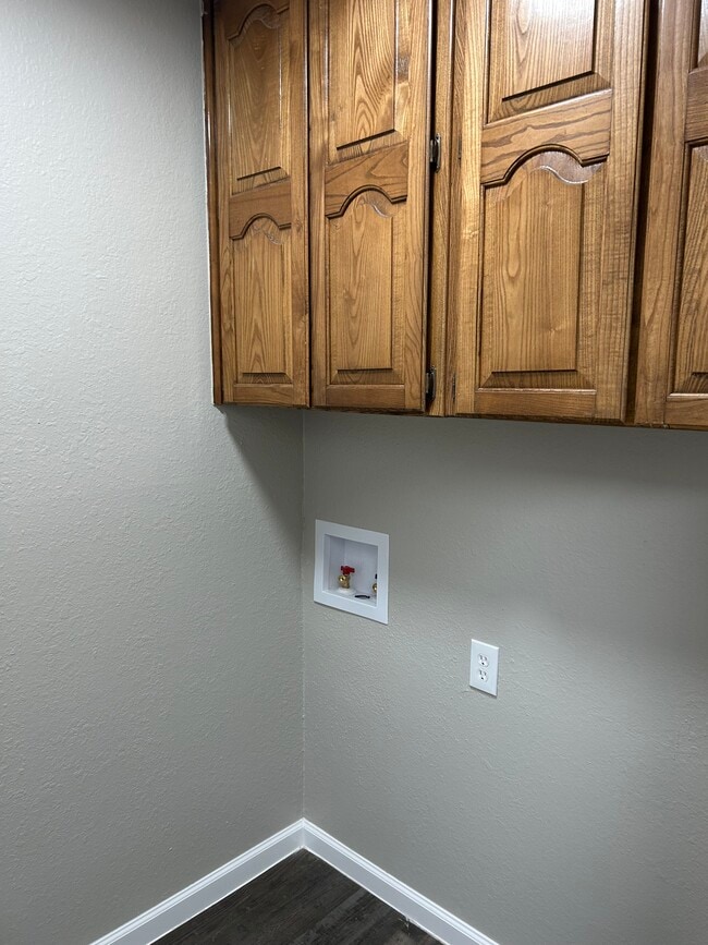 Laundry - 1106 Magnolia St