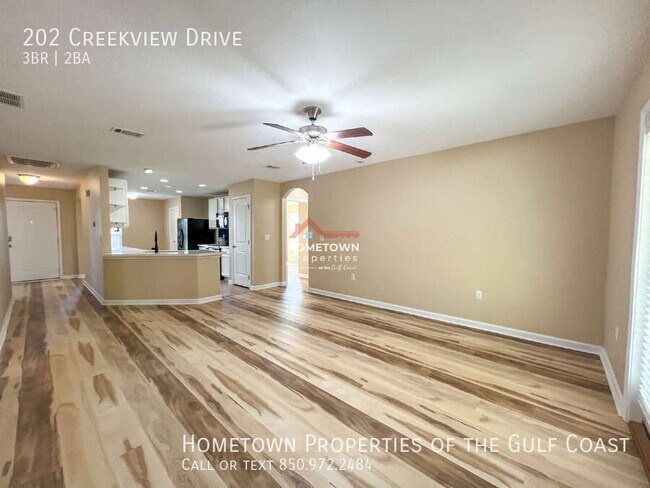 Foto del edificio - 202 Creekview Dr