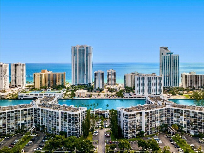 Foto del edificio - 800 Parkview Dr