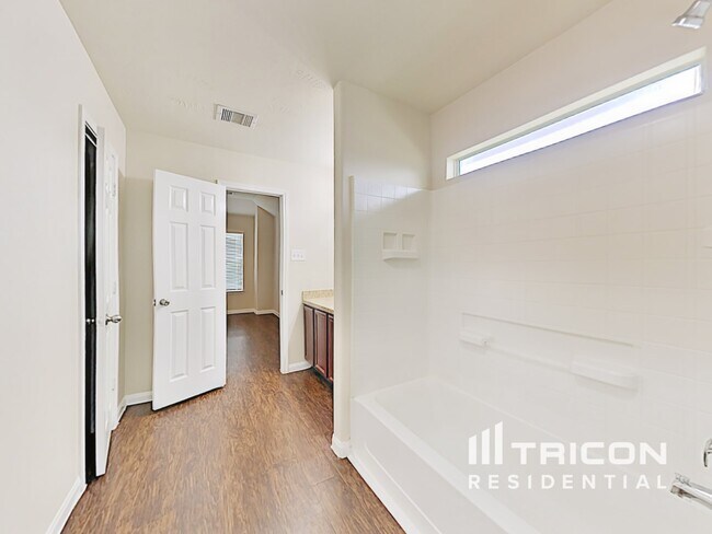 Foto del edificio - 21434 Palma Grove Way