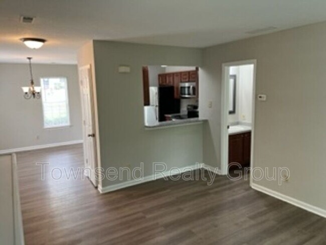 Building Photo - 826 Selwyn Place Rd