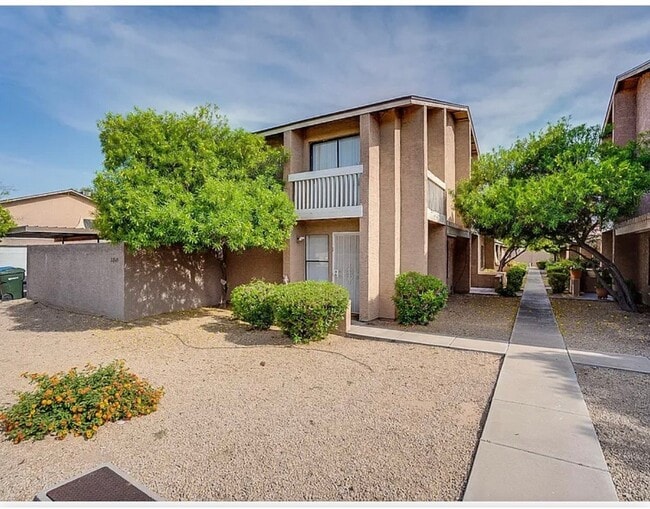 Building Photo - 2845 E Tracy Ln