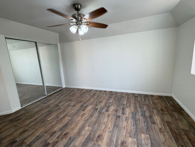 Building Photo - 14881 Starmont St