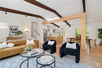 Building Photo - 1690 Cotswold Dr NE