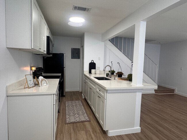 Building Photo - Light and Bright - Virtual or In-Person To...