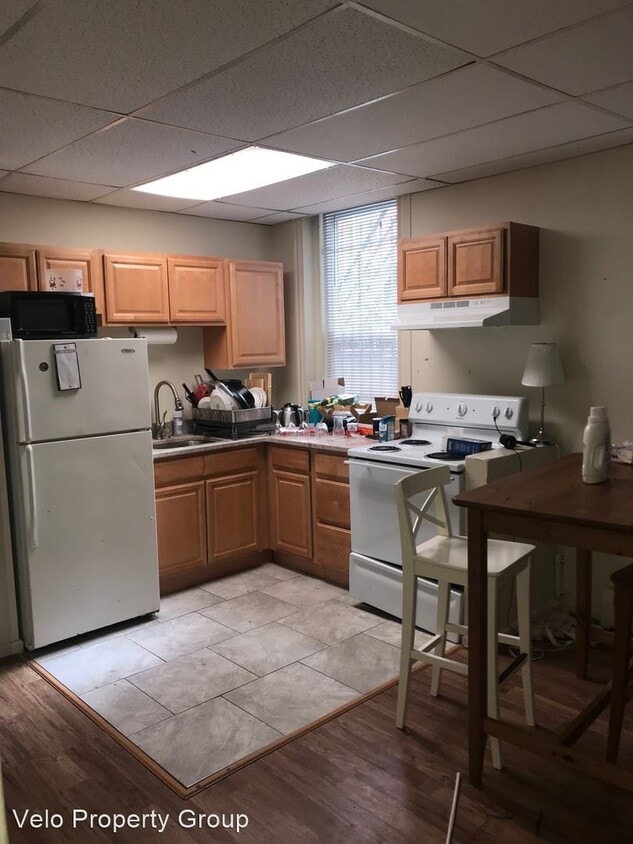 Primary Photo - 131 Howe St